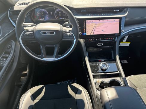 New 2026 Jeep Grand Cherokee Altitude image 21