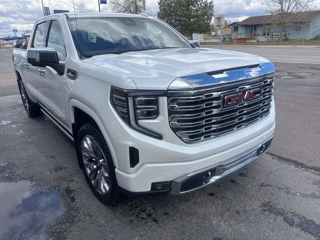 Used 2024 GMC Sierra 1500 Denali AWD/4WD image 4