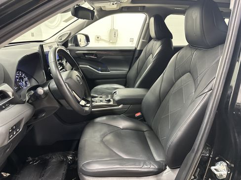 Used 2022 Toyota Highlander Platinum AWD/4WD image 16