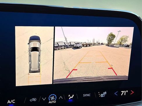 Certified 2025 Chevrolet Suburban LT AWD/4WD image 19