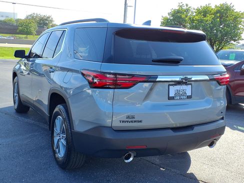 Used 2023 Chevrolet Traverse LT FWD image 2