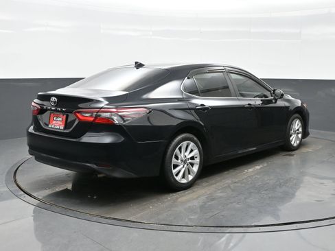 Used 2021 Toyota Camry LE image 6