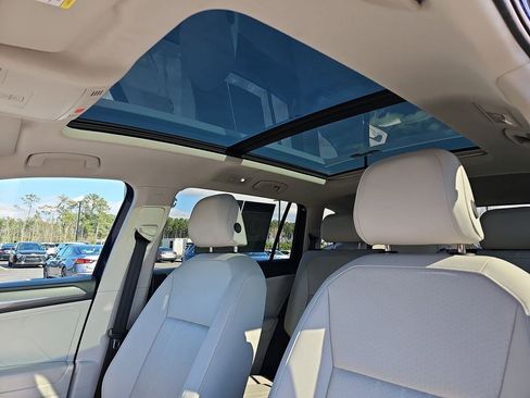 Used 2024 Volkswagen Tiguan SE image 33