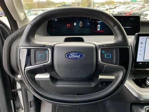Used 2025 Ford Expedition Platinum AWD/4WD image 13