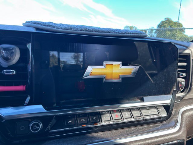 Used 2022 Chevrolet Silverado 1500 LTZ w/ LTZ Convenience Package II AWD/4WD image 9