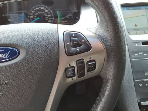 Used 2018 Ford Taurus SEL w/ Equipment Group 201A AWD/4WD image 19