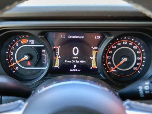 Used 2025 Jeep Wrangler Unlimited Sahara AWD/4WD image 11