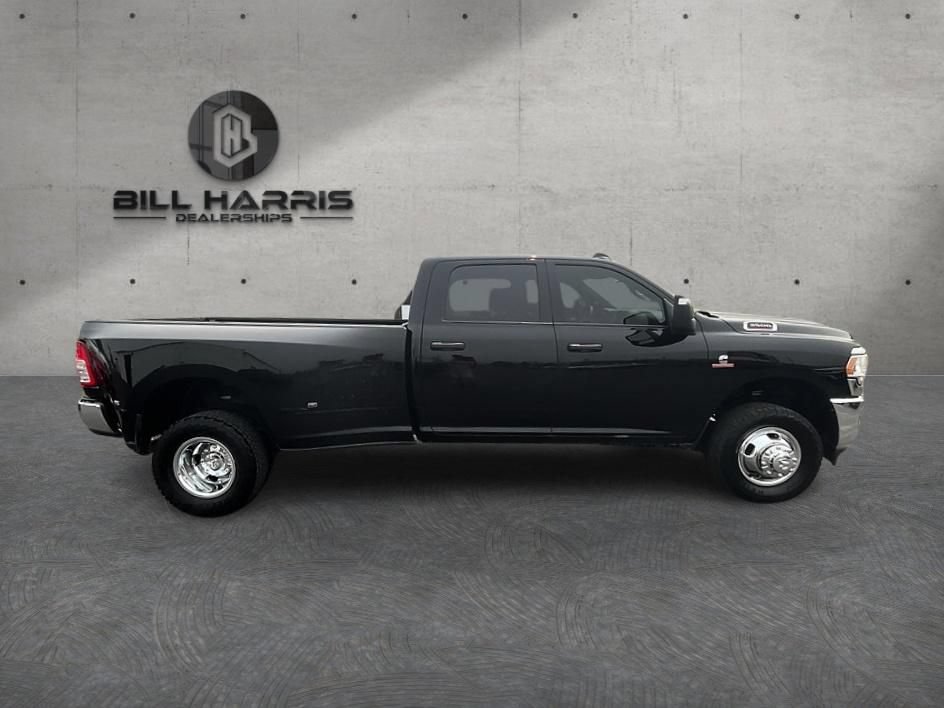 Used 2024 RAM 3500 Tradesman w/ Chrome Appearance Group AWD/4WD image 4