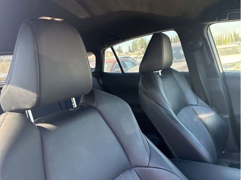 Used 2021 Toyota Venza XLE w/ Carpet Mat Package (TMS) image 15