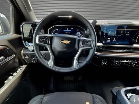 Used 2023 Chevrolet Silverado 1500 LT w/ Z71 Off-Road Package AWD/4WD image 9