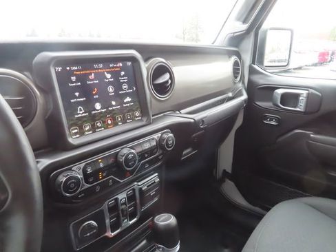 Used 2022 Jeep Gladiator Sport AWD/4WD image 36