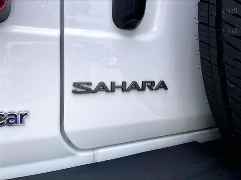 Used 2025 Jeep Wrangler Unlimited Sahara AWD/4WD image 26