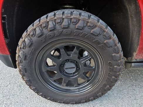 Used 2025 Chevrolet Suburban Premier AWD/4WD image 2