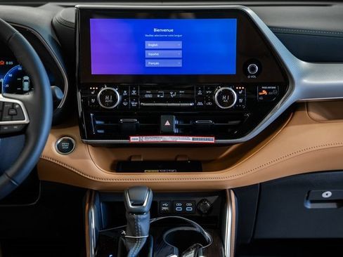 New 2026 Toyota Highlander Platinum image 21