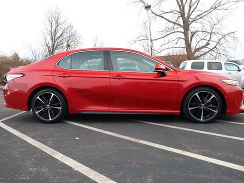 Used 2020 Toyota Camry XSE image 4
