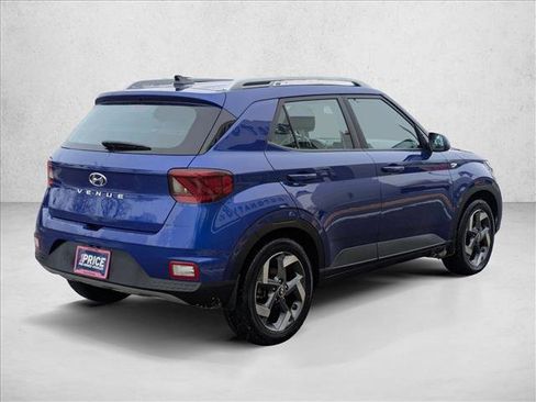 Used 2022 Hyundai Venue Limited image 5