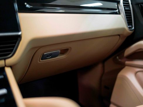 Used 2019 Porsche Cayenne image 63