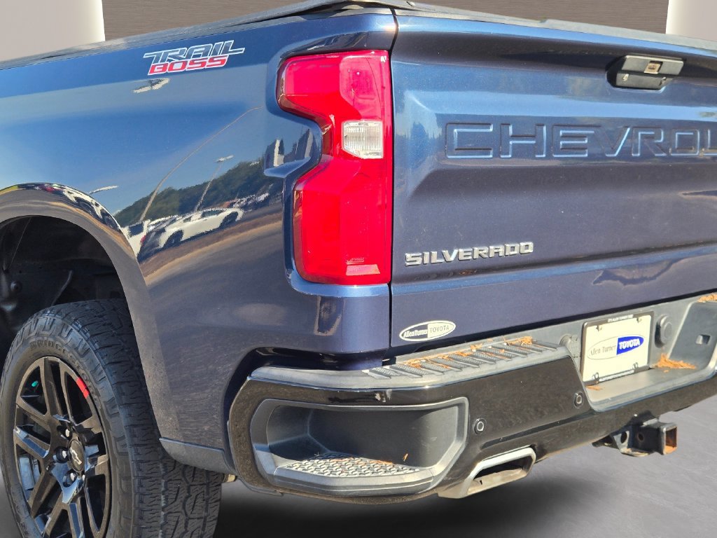 Used 2022 Chevrolet Silverado 1500 LT Trail Boss w/ Convenience Package II AWD/4WD image 8