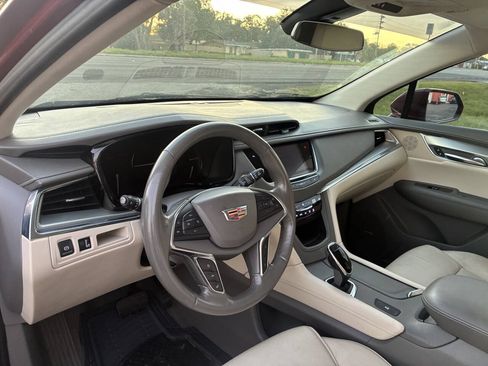 Used 2018 Cadillac XT5 Luxury w/ Driver Awareness Package FWD image 7