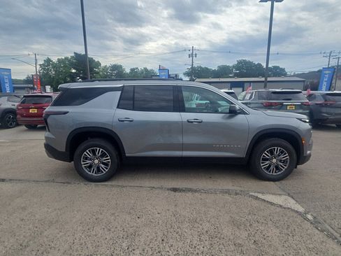 New 2026 Chevrolet Traverse LT w/ Driver Confidence Package AWD/4WD image 6