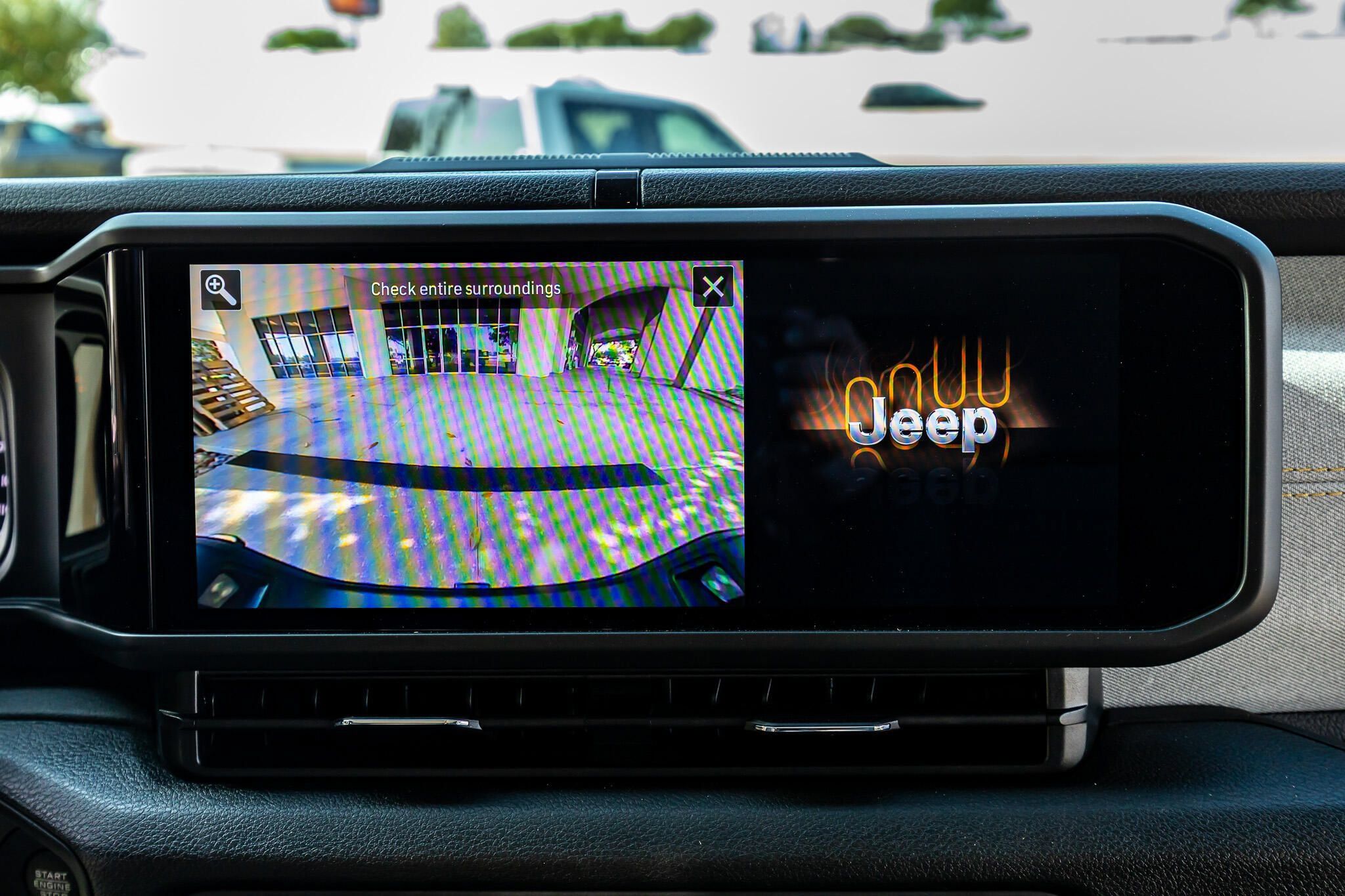 Used 2025 Jeep Gladiator Sport AWD/4WD image 25