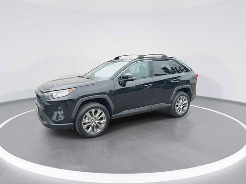Used 2019 Toyota RAV4 XLE Premium w/ Cold Weather Package AWD/4WD image 4