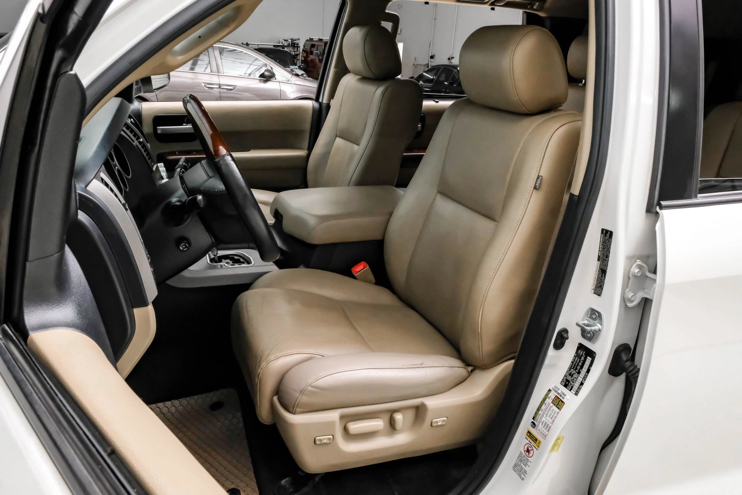 Used 2017 Toyota Sequoia Platinum AWD/4WD image 37