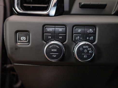 Used 2025 GMC Sierra 3500 Denali w/ Denali Reserve Package image 21