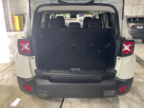 Certified 2023 Jeep Renegade Latitude image 23