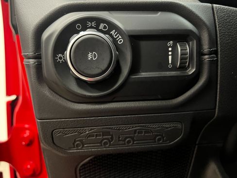 Used 2025 Jeep Wrangler Unlimited Sahara AWD/4WD image 57