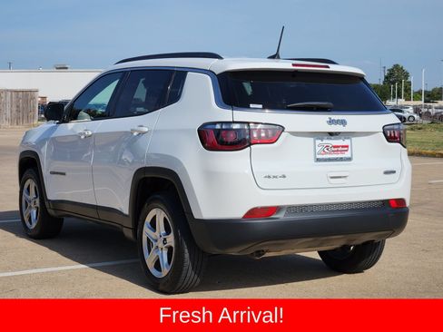 Used 2023 Jeep Compass Latitude AWD/4WD image 4