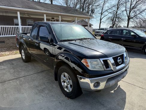 Used 2010 Nissan Frontier SE w/ SE Value Truck Pkg image 5