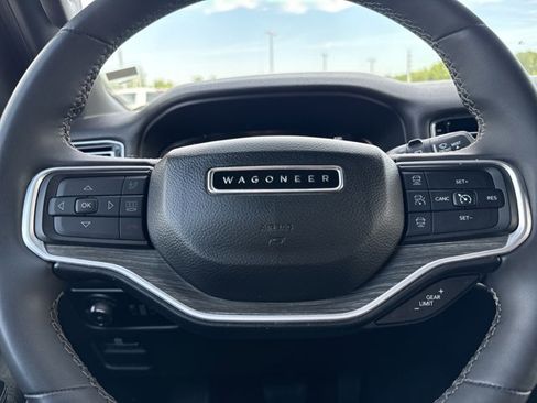 Used 2023 Jeep Wagoneer L Series II RWD image 21