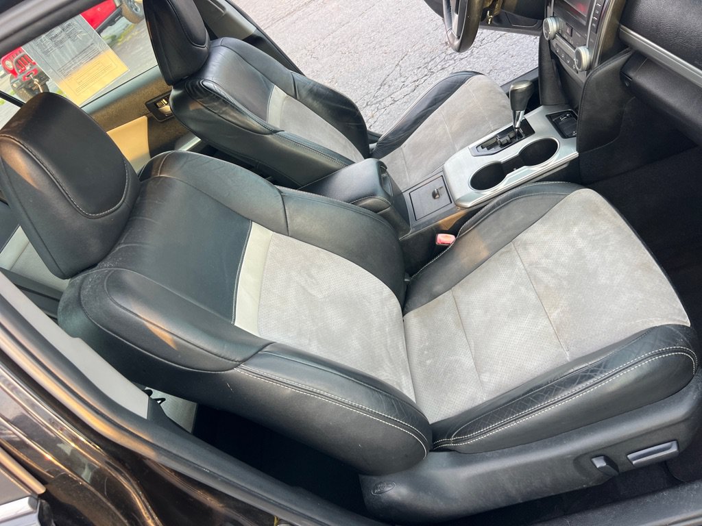 Used 2012 Toyota Camry SE w/ Leather Pkg FWD image 20
