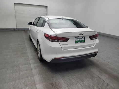 Used 2018 Kia Optima S FWD image 5