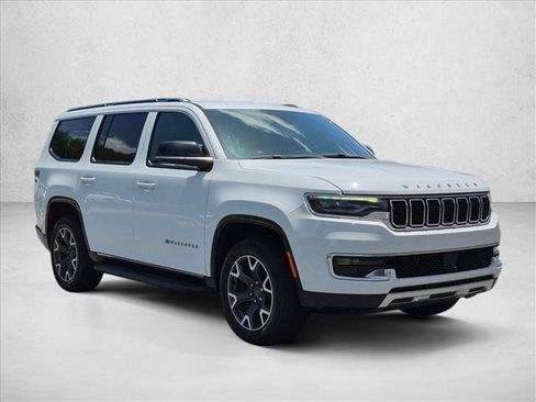 Used 2023 Jeep Wagoneer Series III w/ Preferred Equipment Group RWD image 3