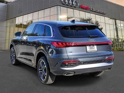 Used 2025 Audi Q5 Premium w/ Convenience Package image 2