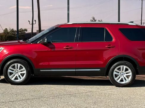 Used 2018 Ford Explorer XLT AWD/4WD image 4