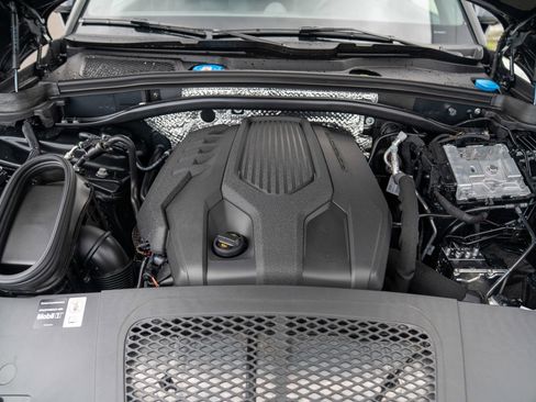 Certified 2025 Porsche Macan image 29