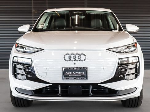 Used 2025 Audi Q6 e-tron Premium w/ Convenience Package image 13