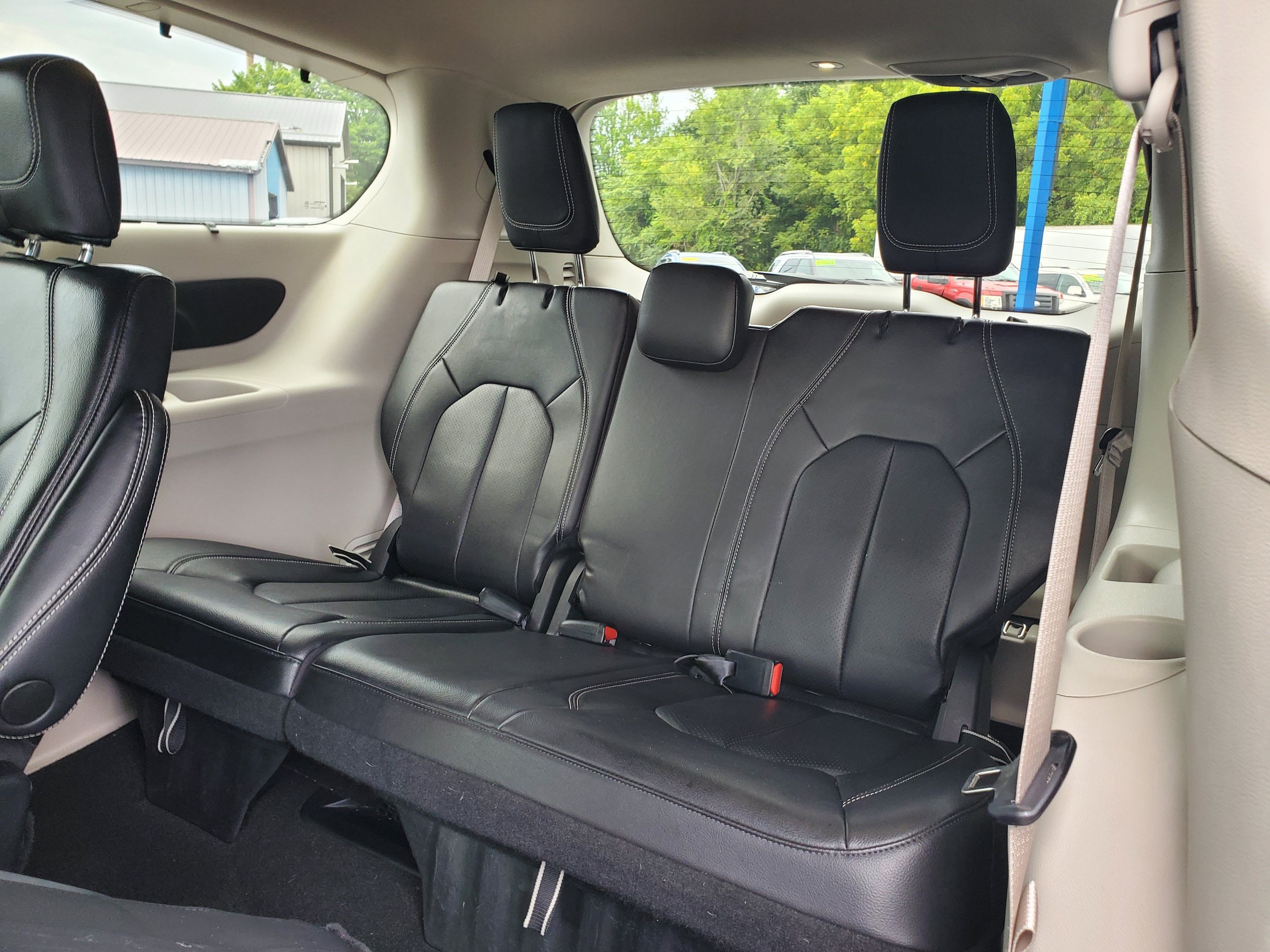 Used 2022 Chrysler Pacifica Touring-L FWD image 24