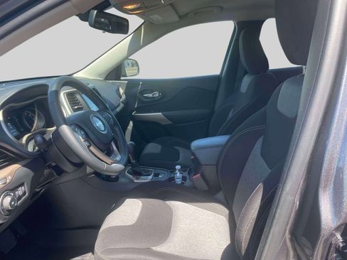 Used 2018 Jeep Cherokee Latitude AWD/4WD image 15