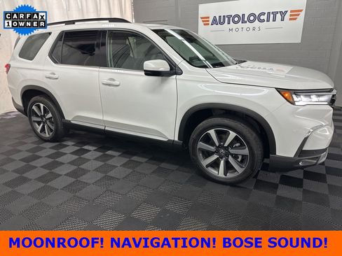 Used 2025 Honda Pilot Touring image 1