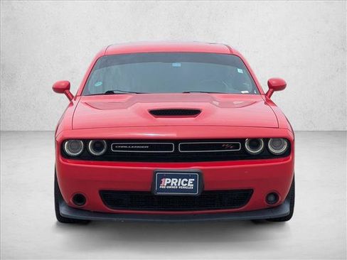 Used 2019 Dodge Challenger R/T RWD image 2
