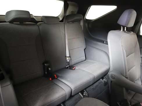 Used 2025 Chevrolet Traverse LT w/ Sun and Wheel Package FWD image 9