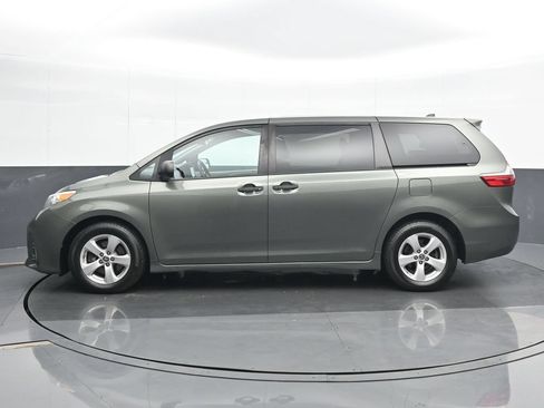 Used 2020 Toyota Sienna L FWD image 3