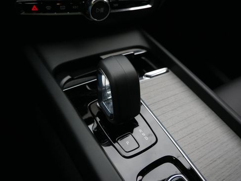 Certified 2025 Volvo XC60 B5 Plus AWD/4WD image 21