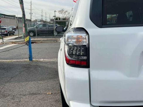 Used 2016 Toyota 4Runner SR5 Premium image 7