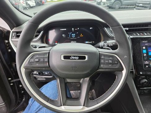 Used 2023 Jeep Grand Cherokee L Altitude AWD/4WD image 3