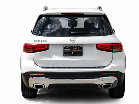 Used 2022 Mercedes-Benz GLB 250 w/ Premium Package Lite image 11